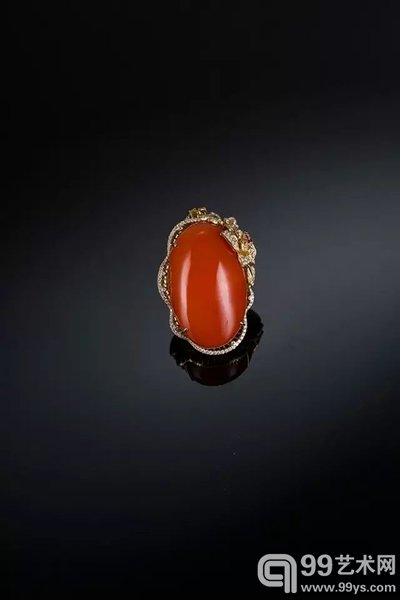 Lot:6023 南红吊坠 约重：54.8g RMB:250,000-320,000