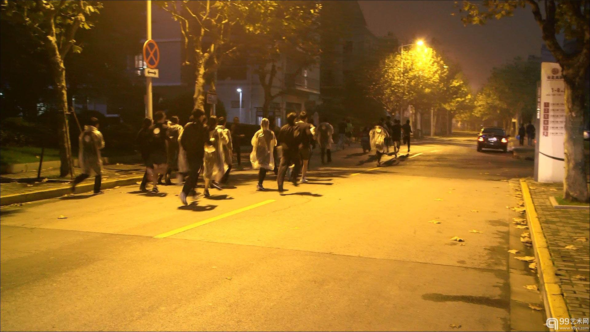 夜跑比赛开始