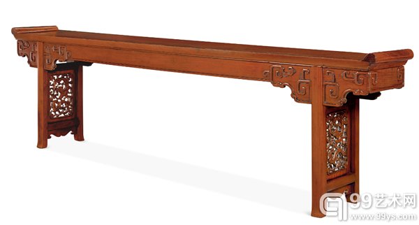 明末清初 黄花梨夹头榫管脚枨独板面大翘头案 337 × 43 × 95 cm 成交价:RMB 21,850,000