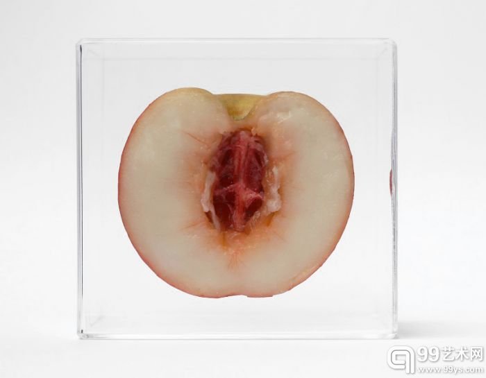 Monica Piloni雕刻的水果