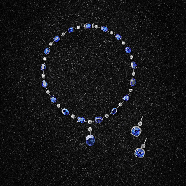 Harry Winston 蓝宝石配钻石项链与耳环套装