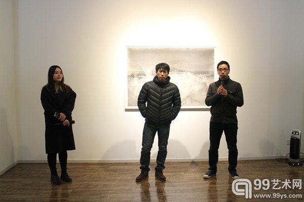艺术家石博文（中）、　`青年艺术100”高级策展人韩宇钟（右）