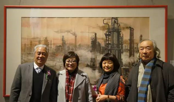 左起：著名画家陆俨少之子陆亨、中国嘉德董事总裁兼CEO胡妍妍、总裁助理兼中国书画部总经理郭彤、艺术评论家谢春彦