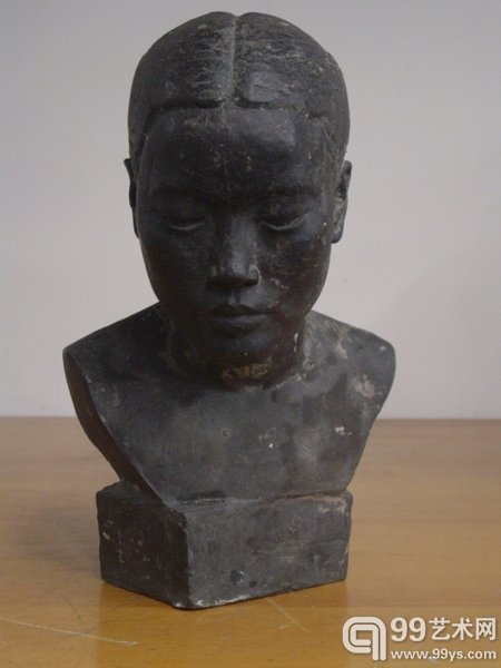 王临乙 女头像 1963年 48×29.5×27.5 中国美术馆藏 铜