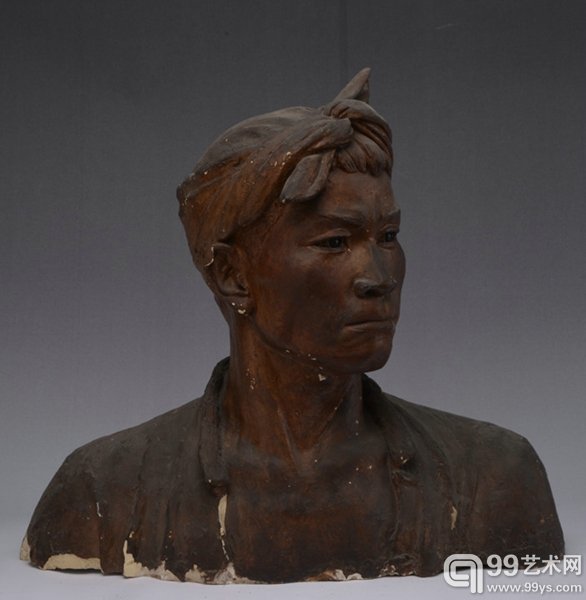 王临乙 带毛肚巾男子胸像 24.5×44×40.5 陶土