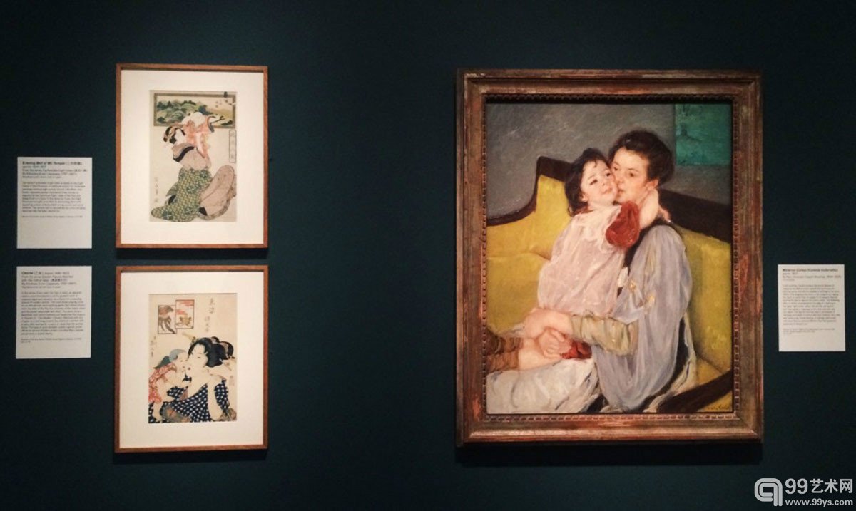 “看东方:日本如何给莫奈和凡•高等西方艺术家带来灵感”展览中将美国女性画家卡萨特的作品《母亲的爱抚》(右)与19世纪日本表现女性与婴儿的浮世绘作品(左)并置
