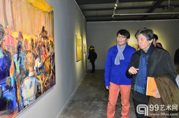 艺术家 石煜与中央美术学院院长范迪安（右）在展览现场