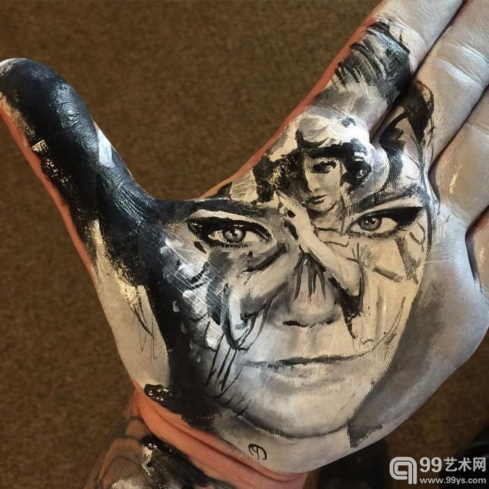 美国艺术家拉塞尔·鲍威尔的作品