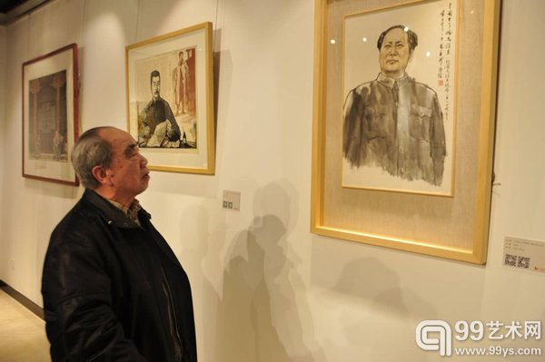 老艺术家展览现场参观