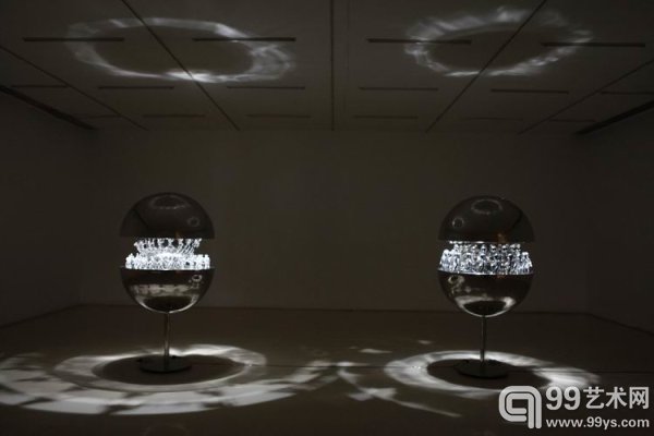 许仲敏《蛋形No.1》..110cmx110cmx210cm+机械装置2006.Egg+Shape+No.2...