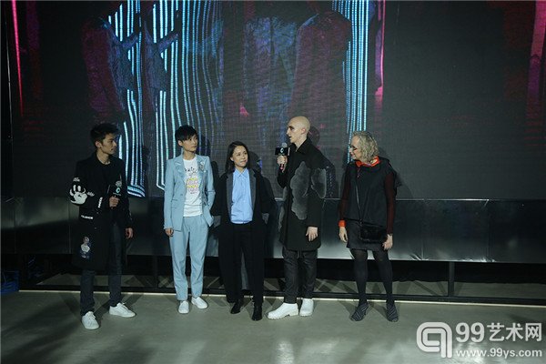 天娱艺术总监游上上、李宇春、天娱总裁龙丹妮、PC MUSIC艺术总监Finn、建筑师Yael Reisner