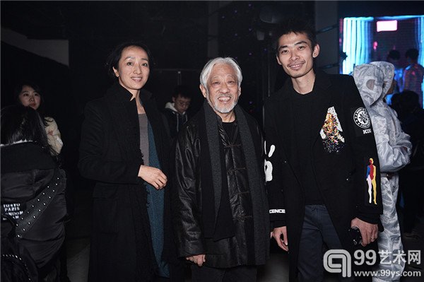 向京、栗宪庭、游上上合影