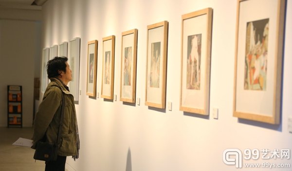 35层观众看展