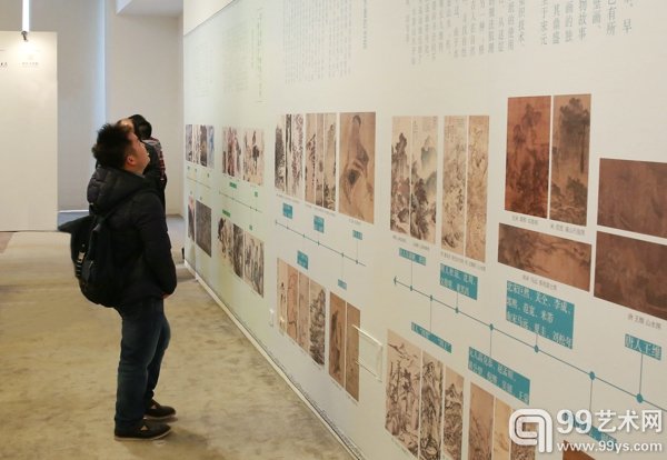 37层观众看展