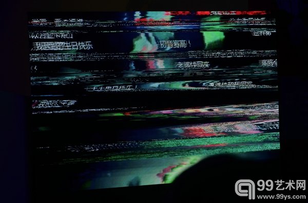 洪启乐+毛嗡嗡带来的契合本场主题的“表情”版视听现场