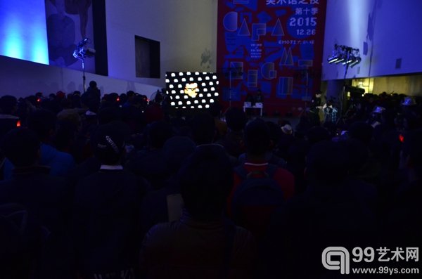 洪启乐+毛嗡嗡带来的契合本场主题的“表情”版视听现场