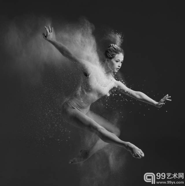 尘埃中的舞者