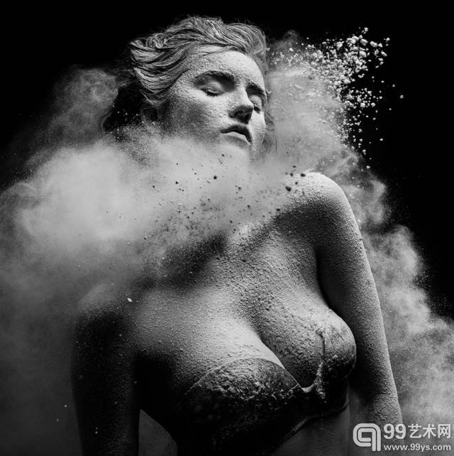 尘埃中的舞者