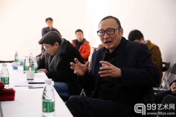 学术研讨会现场著名艺术批论家朱青生发言