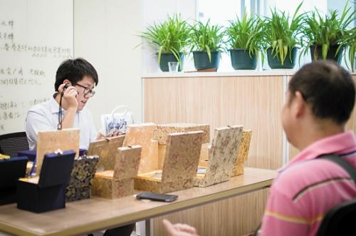 去年嘉德四季的征集活动中，有藏家将收藏的瓷器送拍