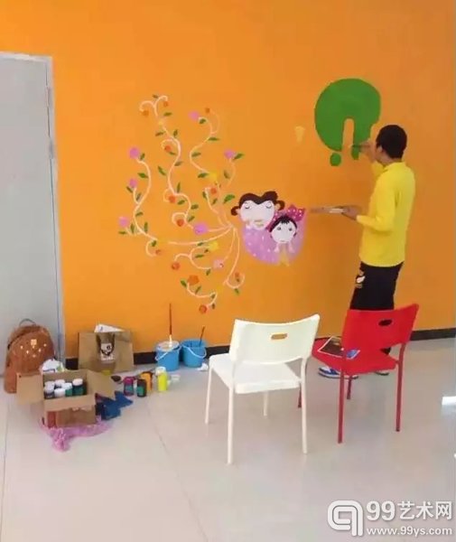 一个自闭症儿童的画作印上了世界超模的裙子