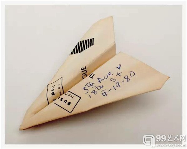 艺术家哈里·史密斯收藏的纸飞机