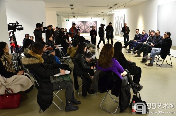 新闻发布会现场