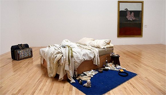 由英国艺术家翠西·艾敏（Tracey Emin）创作的“概念艺术”作品《床》。