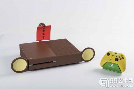 Monkey Ear, Monkey Year主机-由台湾艺术家Kevin Chou创作，Kevin手工打造XB1主机造型可爱，两侧一对猴耳，尾巴上挂着一幅“猴赛雷”字样的小旗子，手柄则采用了香蕉配色。