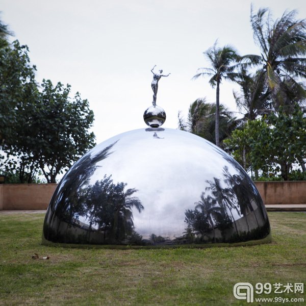 许仲敏_ 球_ 直径300cm x 225cm （高）_ 不锈钢_ 2015