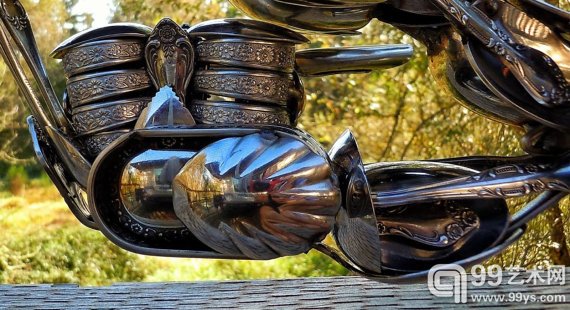 美艺术家用勺子造摩托车工艺品 全部手工完成