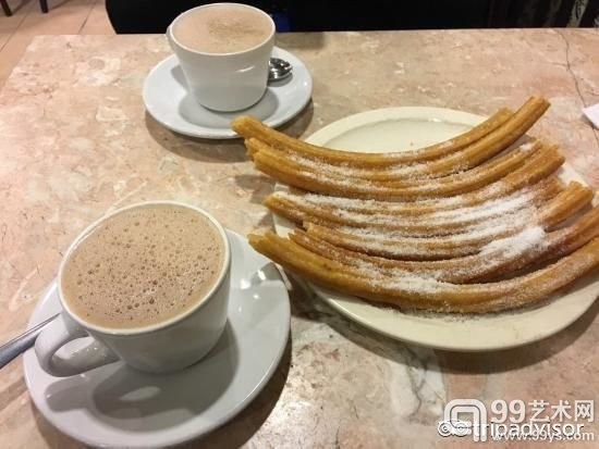 墨西哥这间老牌甜品店，布满白底蓝纹马赛克砖