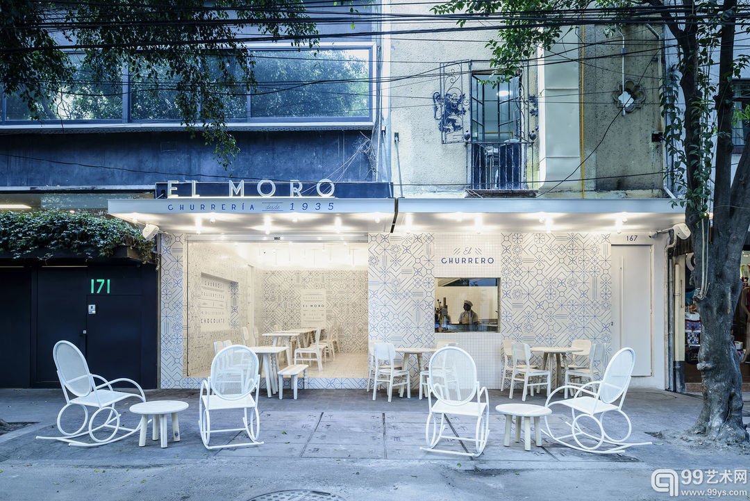 墨西哥这间老牌甜品店，布满白底蓝纹马赛克砖
