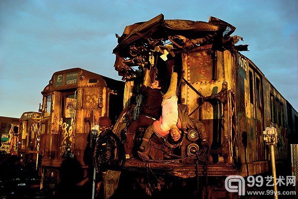 布朗克斯New Lots Yards,Min、Duro与Shy 147三人(1981年)。摄影:© Martha Cooper