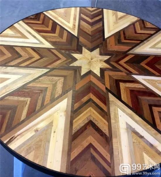 她将纽约的废木头变身艺术品
