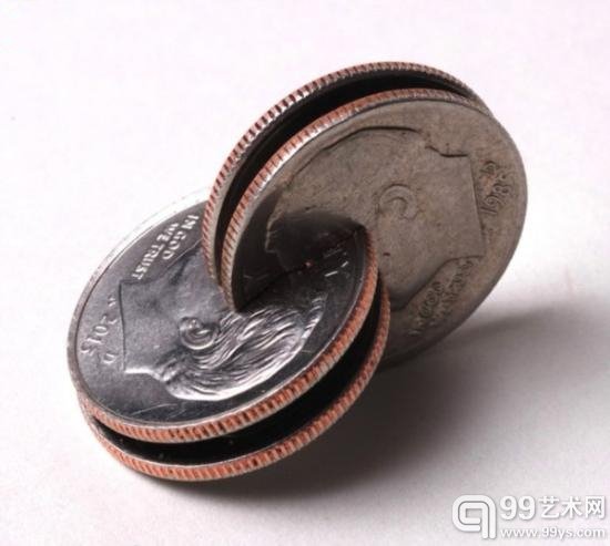 用硬币做成复杂精美的几何雕塑作品欣赏 