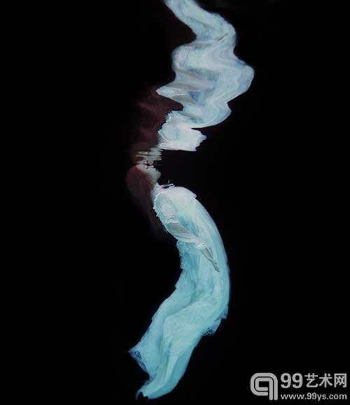 华丽梦幻 法国女摄影师水下人体作品