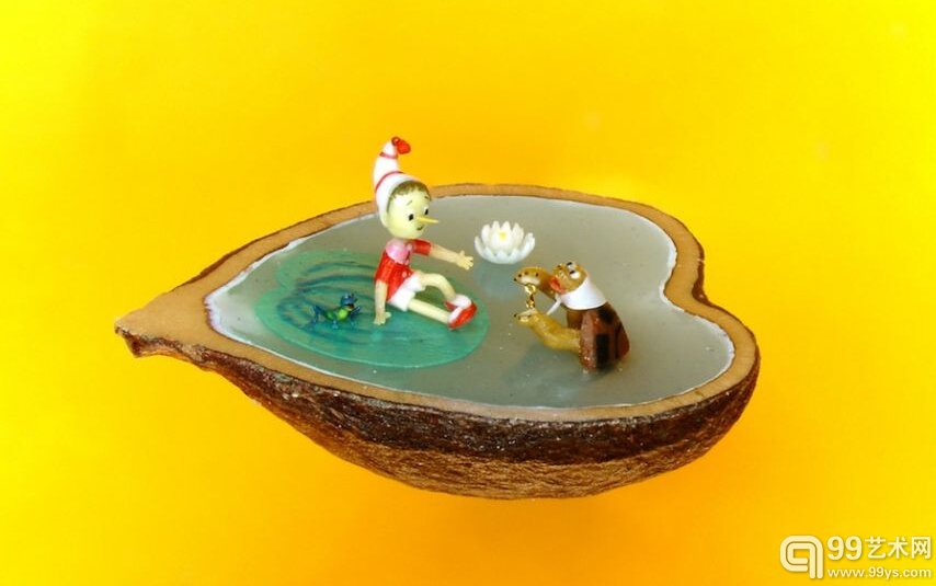 阿尼斯金制作的微型艺术品。
