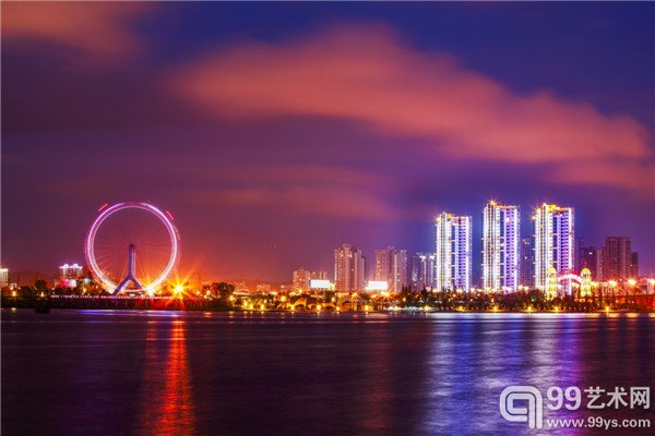 夜光下的观音湖畔