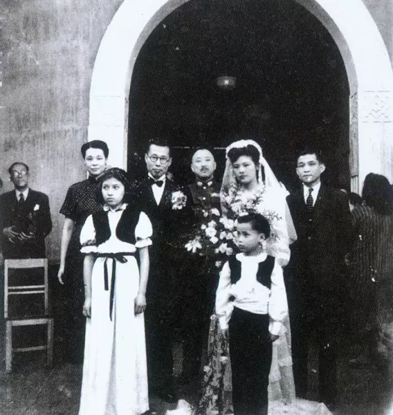 李瑞年、廖先庄婚礼——证婚人为卫立煌、韩权华夫妇，牵纱儿童为常沙娜姐弟