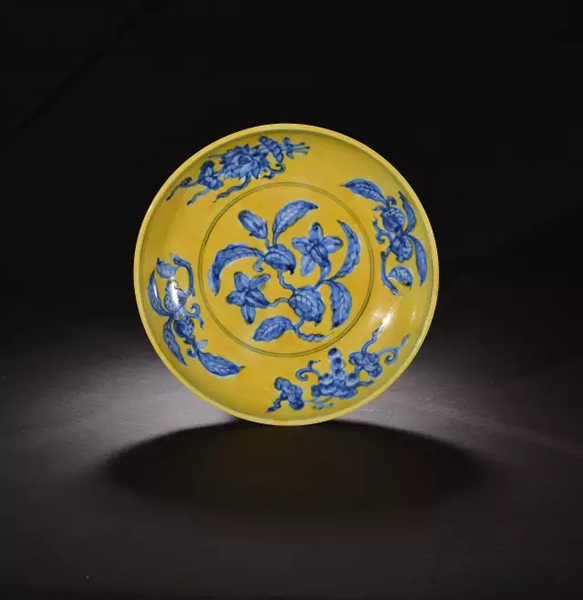明正德　黄地青花栀子花盘 H 4.4cm  D 21.4cm