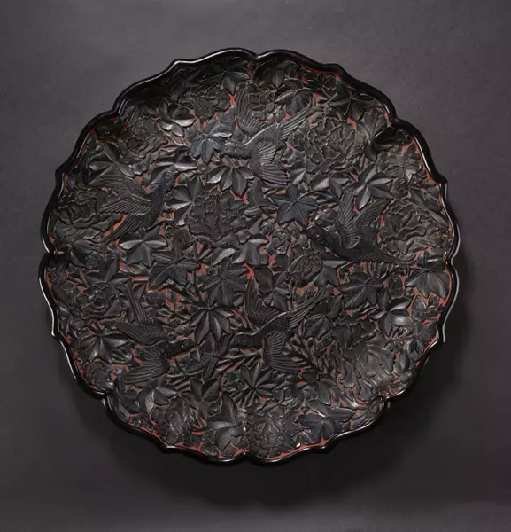 元　剔黑凤穿牡丹纹大盘 D 41.3 cm.