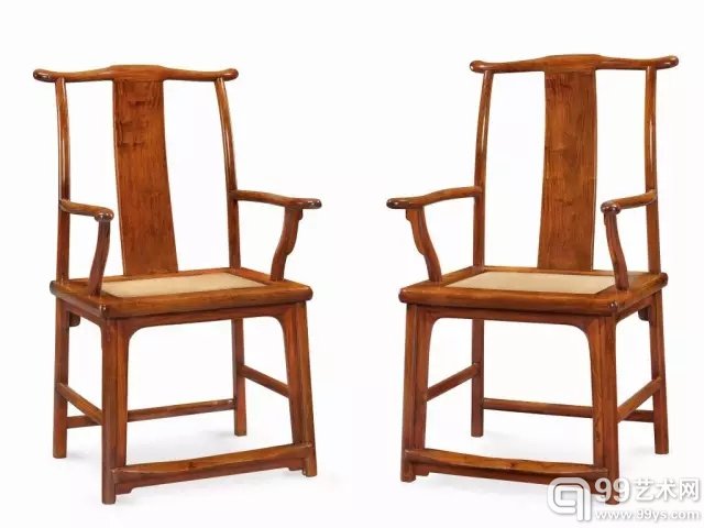 拍品编号150 明十七世纪 黄花梨四出头官帽椅一对 高 41 7/8寸 (106.4公分)，阔22 3/4寸 (57公分), 深18 1/8寸 (46公分) 港元2,800,000-3,500,000*
