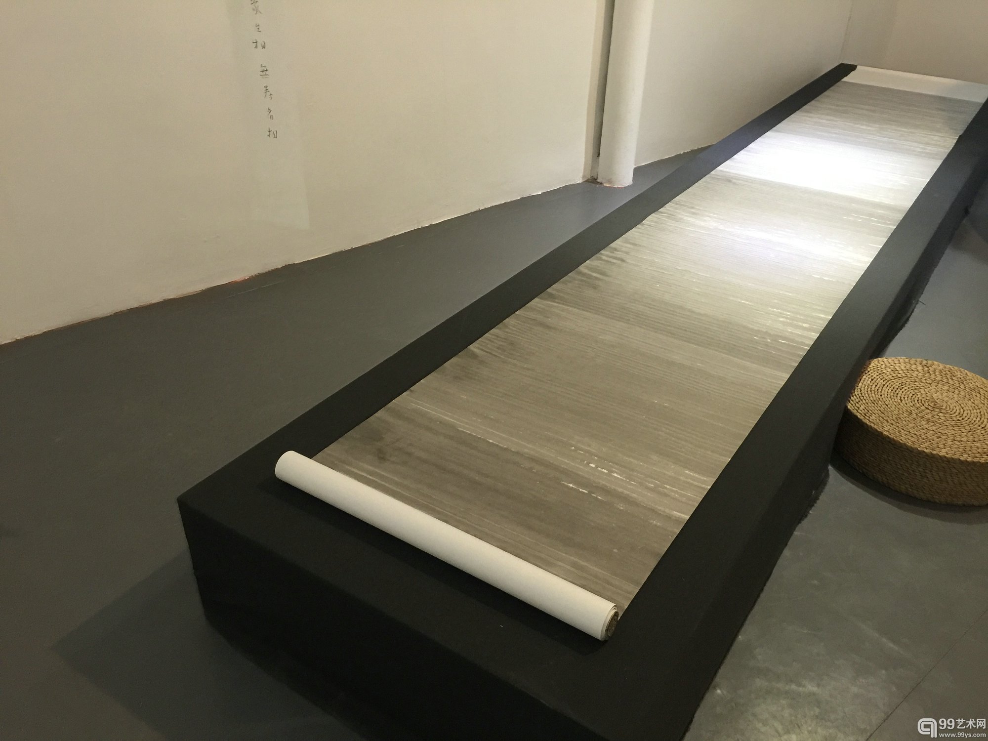 在冥想的世界放空心境——伊玄展览亮相凤凰艺都