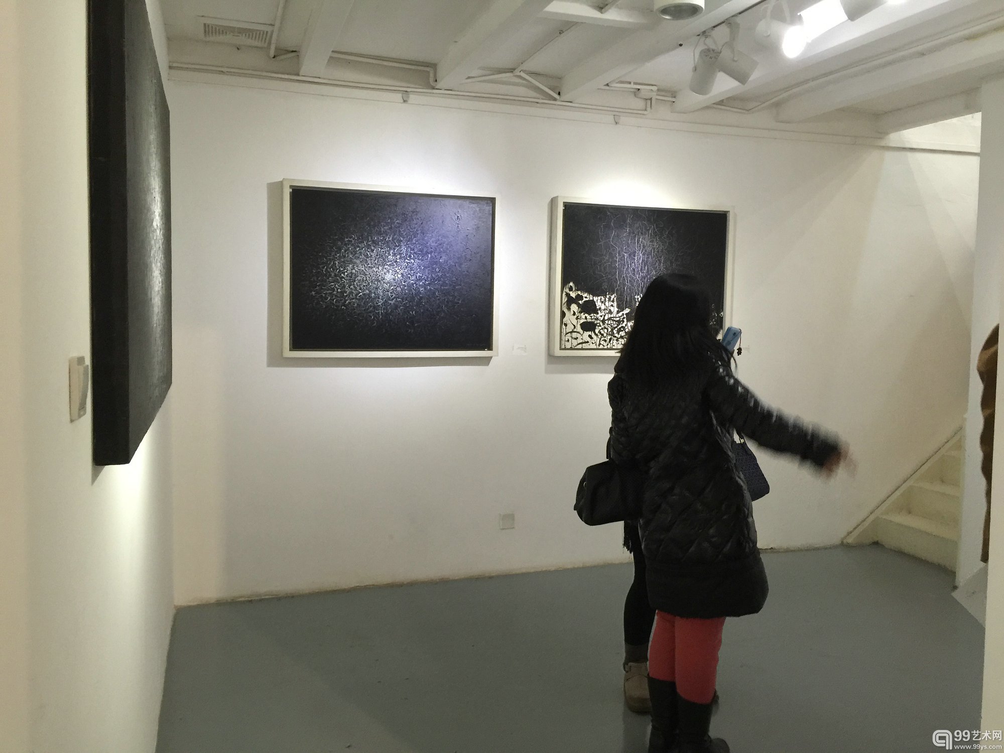 在冥想的世界放空心境——伊玄展览亮相凤凰艺都