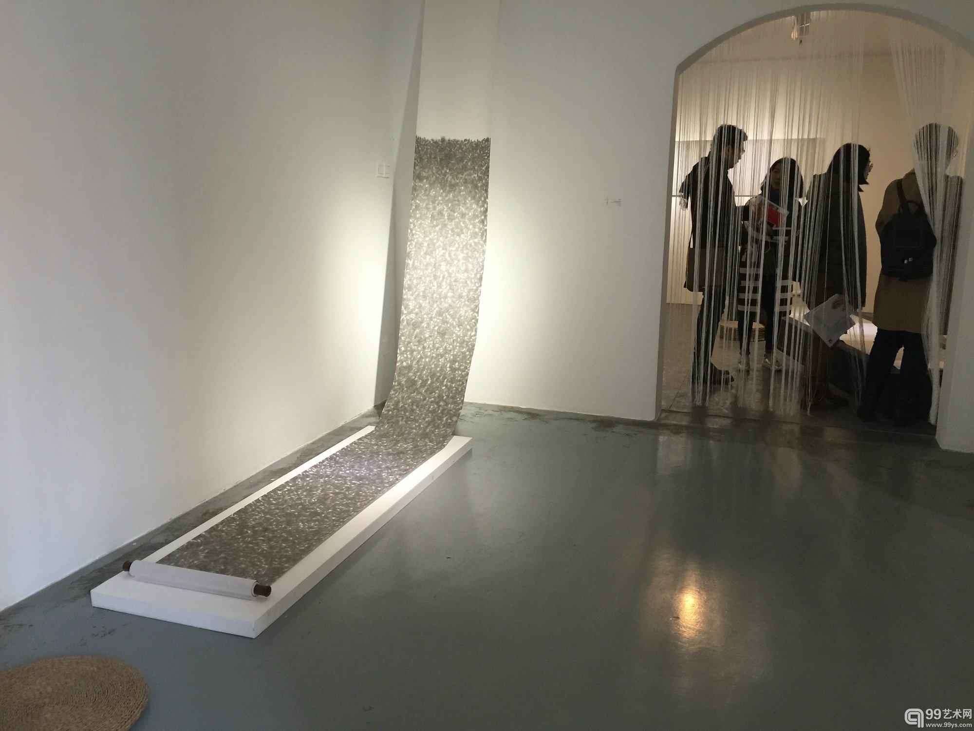 在冥想的世界放空心境——伊玄展览亮相凤凰艺都
