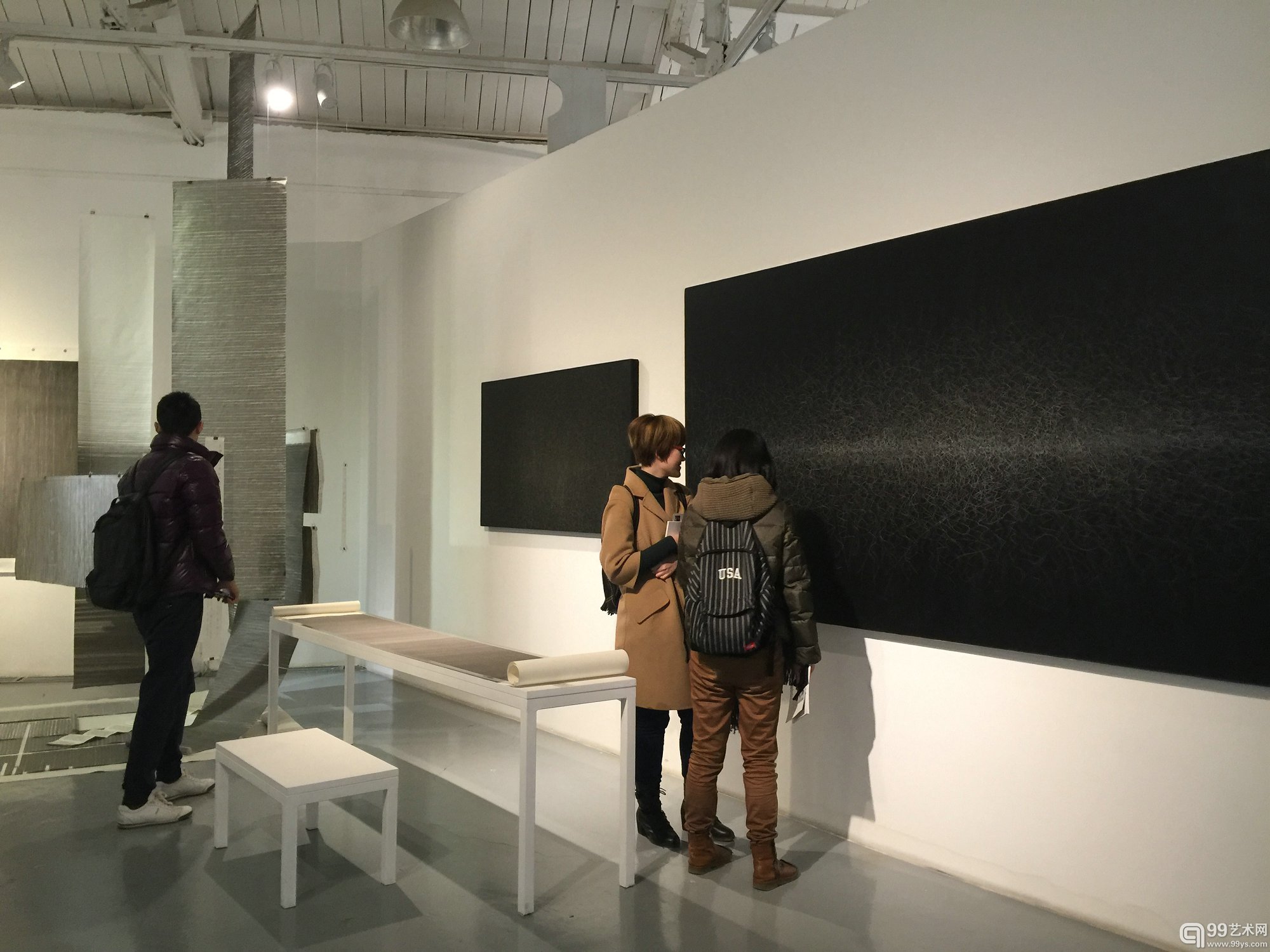 在冥想的世界放空心境——伊玄展览亮相凤凰艺都