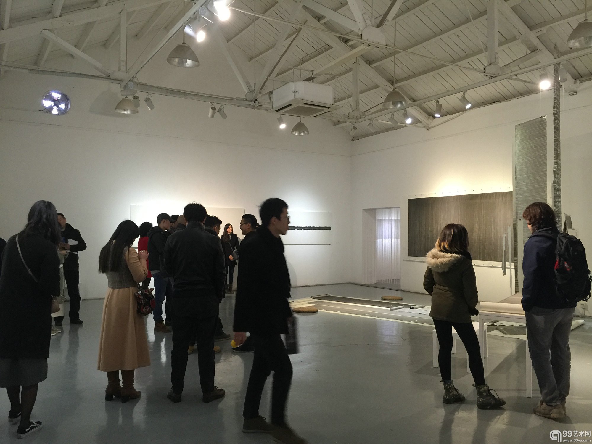 在冥想的世界放空心境——伊玄展览亮相凤凰艺都