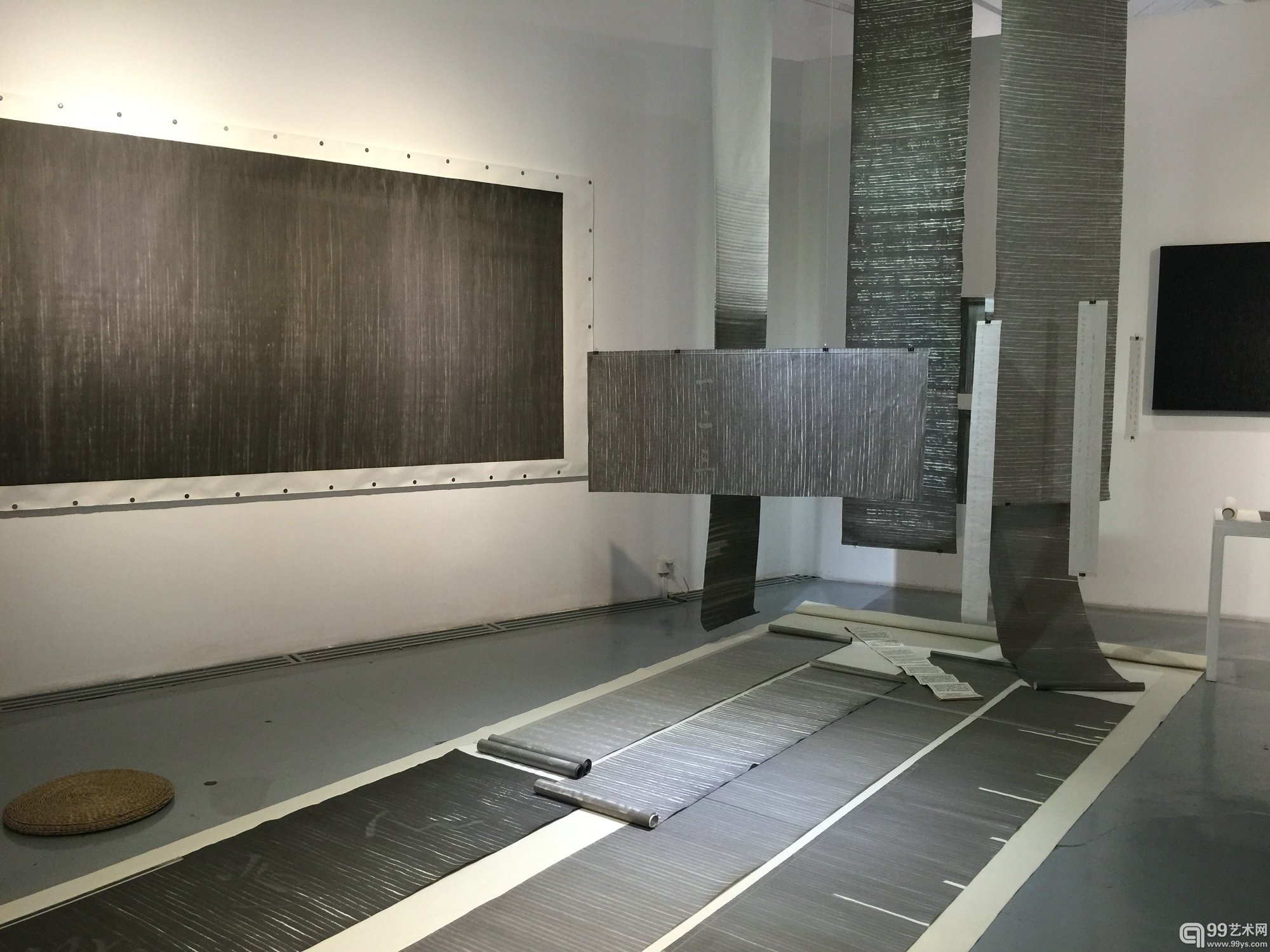 在冥想的世界放空心境——伊玄展览亮相凤凰艺都