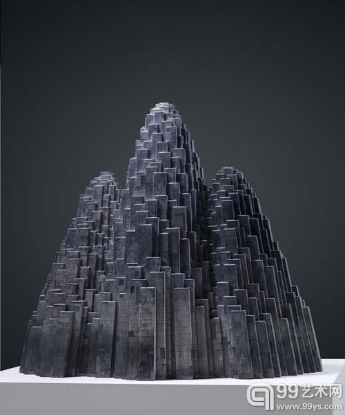 一座大山，张伟，综合材料，225×135×200cm，2006年